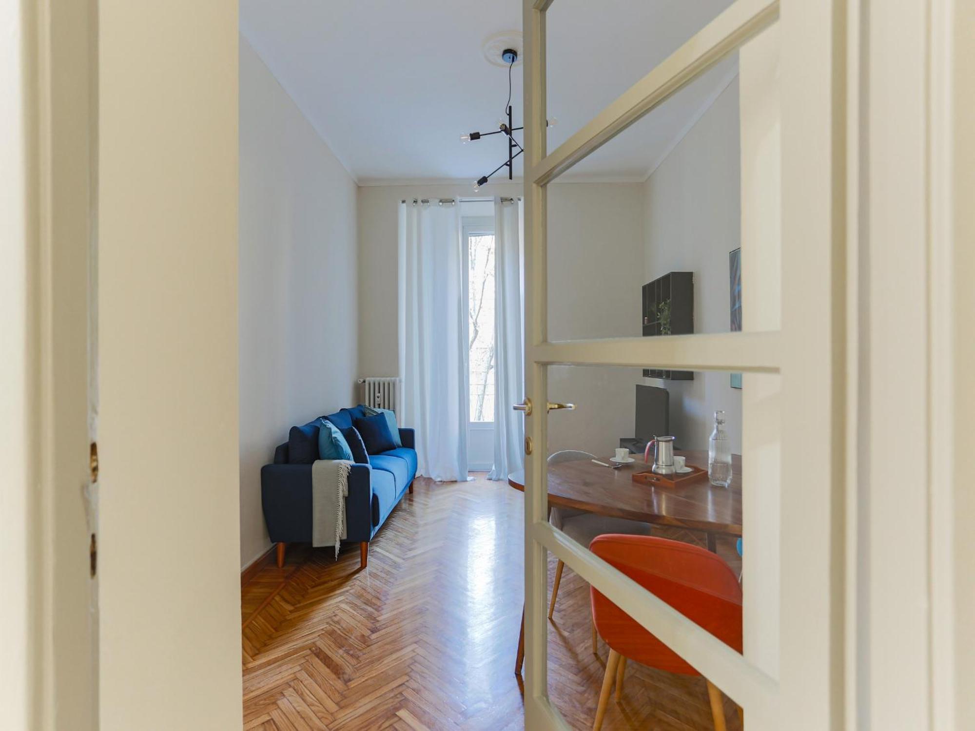 The Rent - Bright One Bedroom With Balcony In Moscova Milano